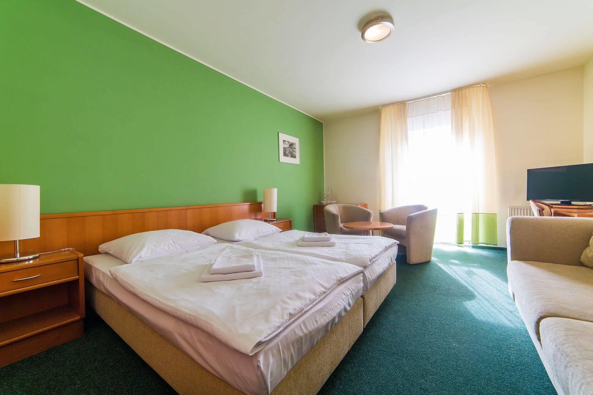 Bed and Breakfast Taaakaryba Колобжег Экстерьер фото